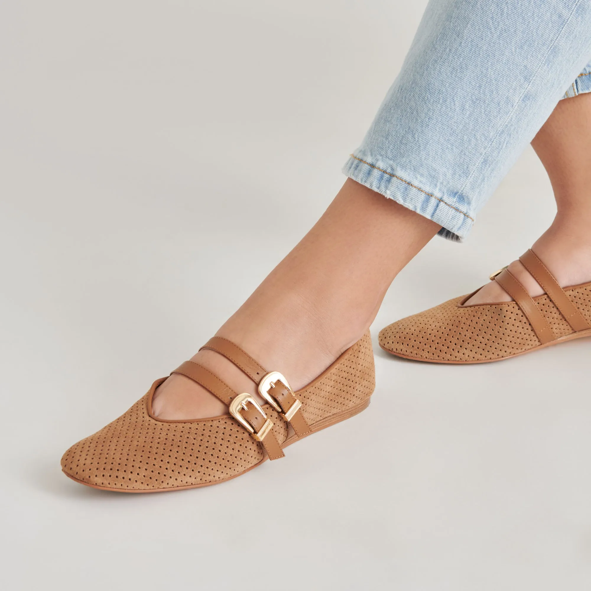 BAYLEE BALLERINES NOIX PÉCAN SUÈDE PERFORÉ