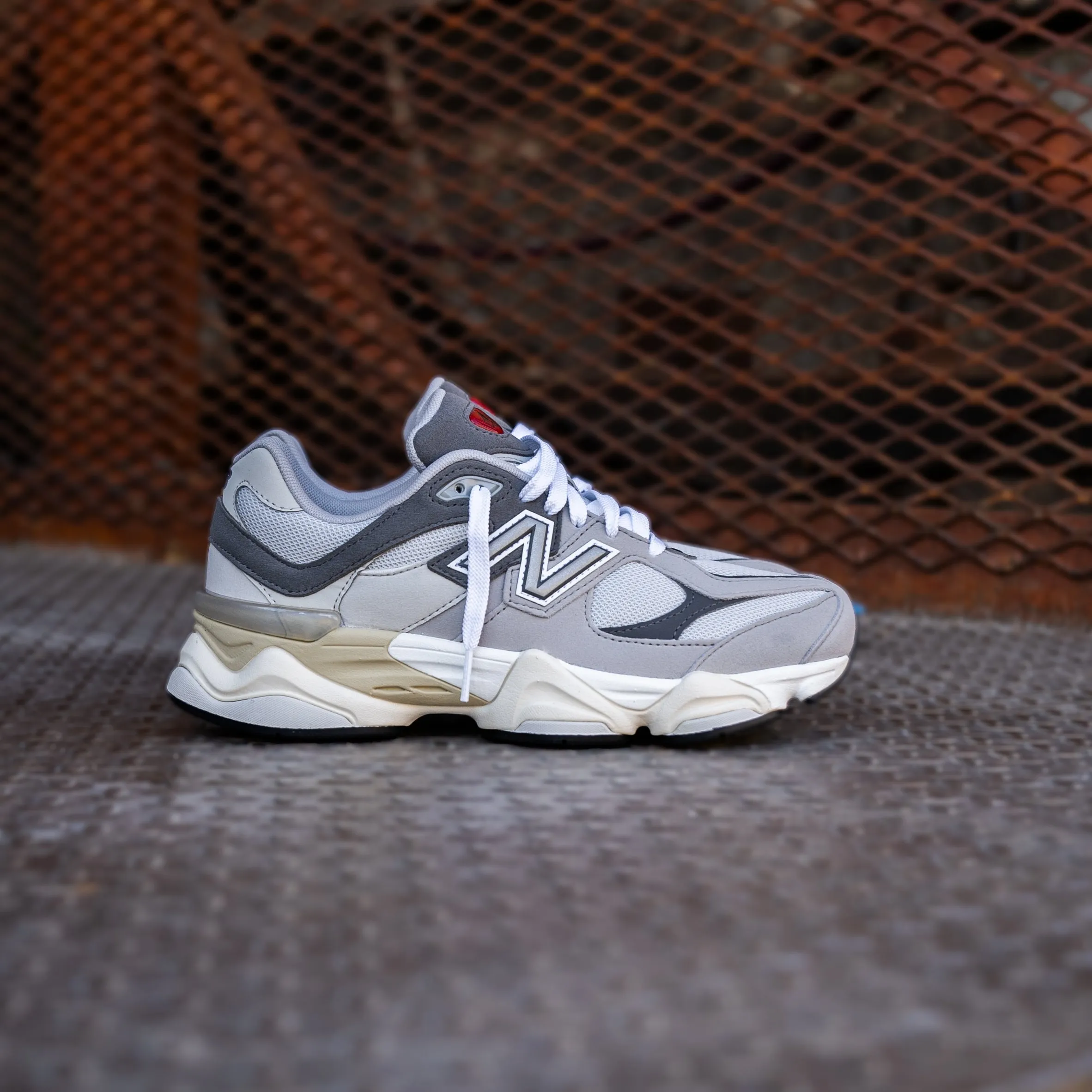 New Balance 9060 pour écoliers (Gris ciment)