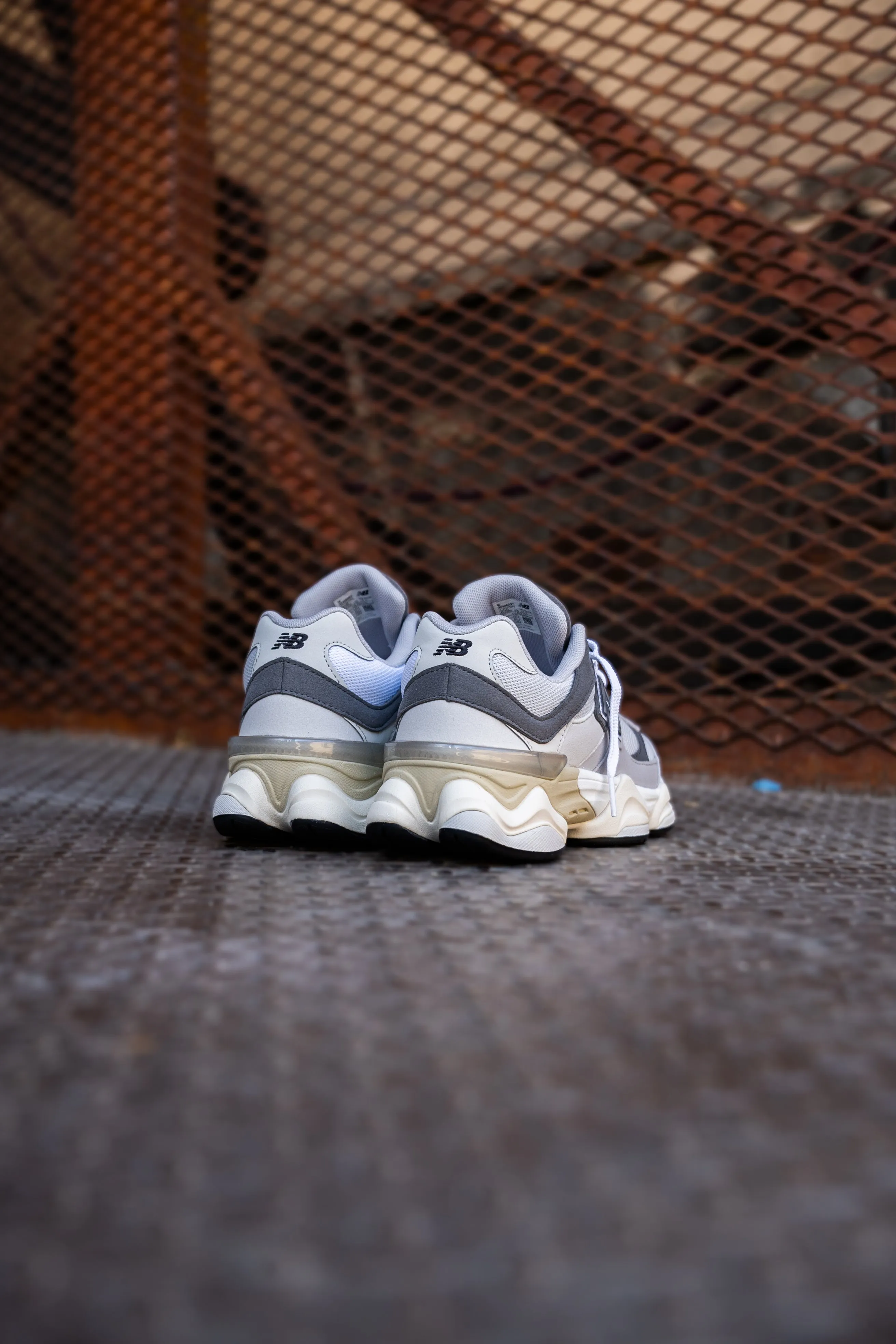 New Balance 9060 pour écoliers (Gris ciment)