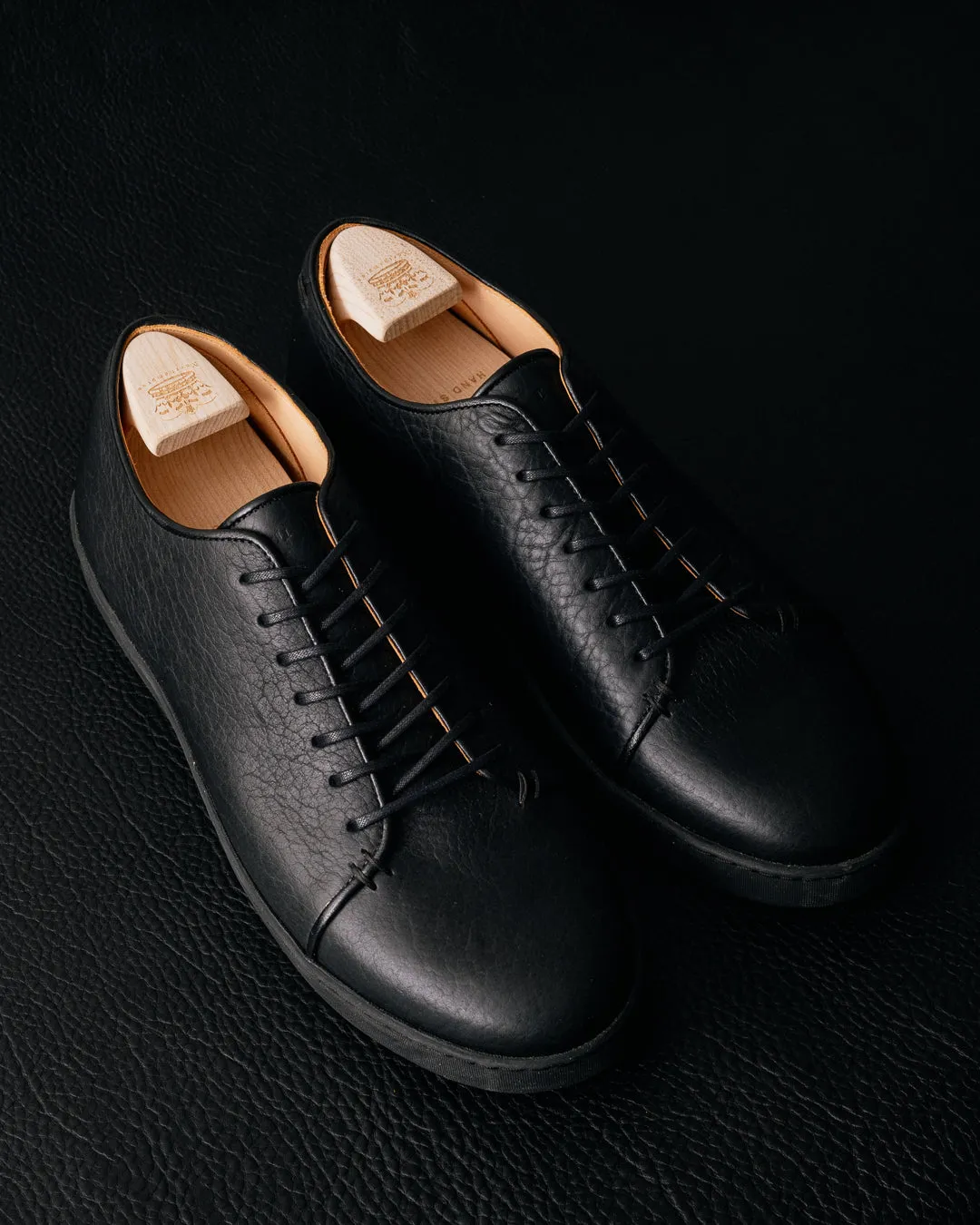 Harlestone Derby - Buffle noir Horween