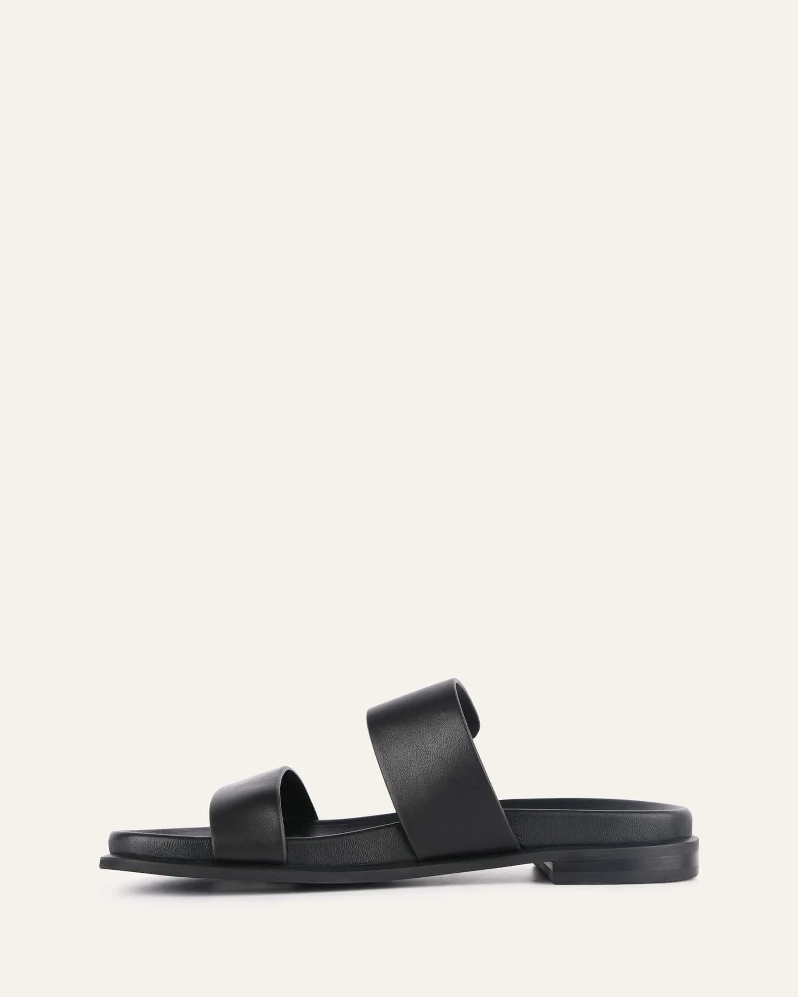 SANDALES PLATES HAYES EN CUIR NOIR
