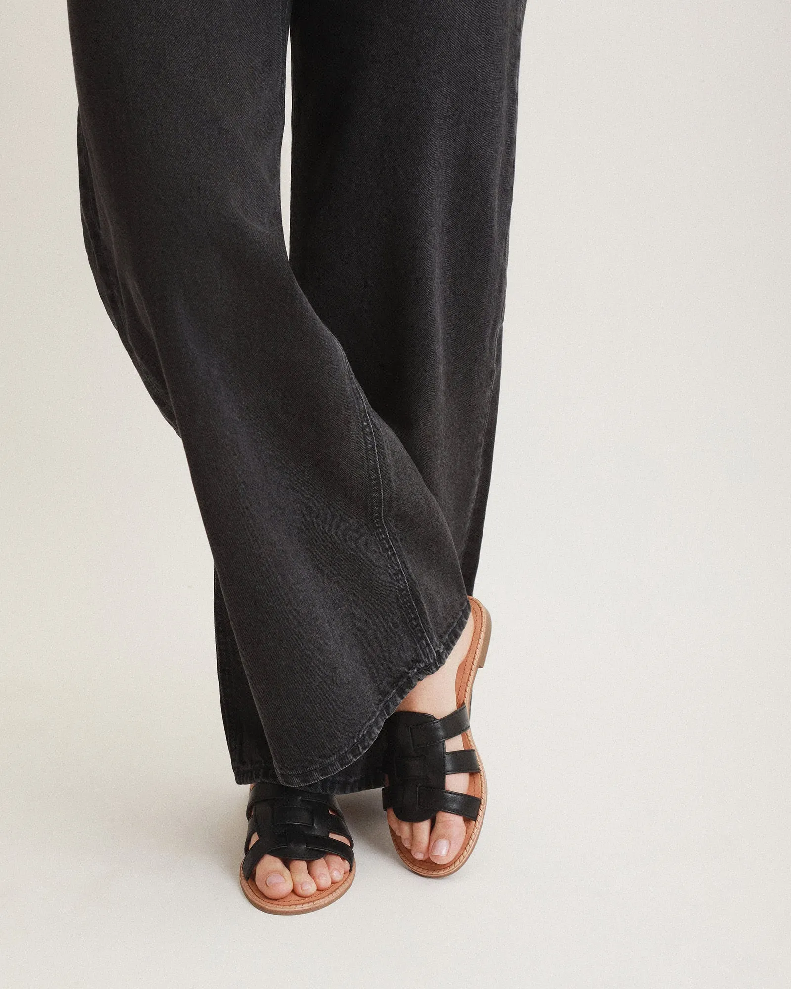 SANDALES PLATES JASPER EN CUIR NOIR