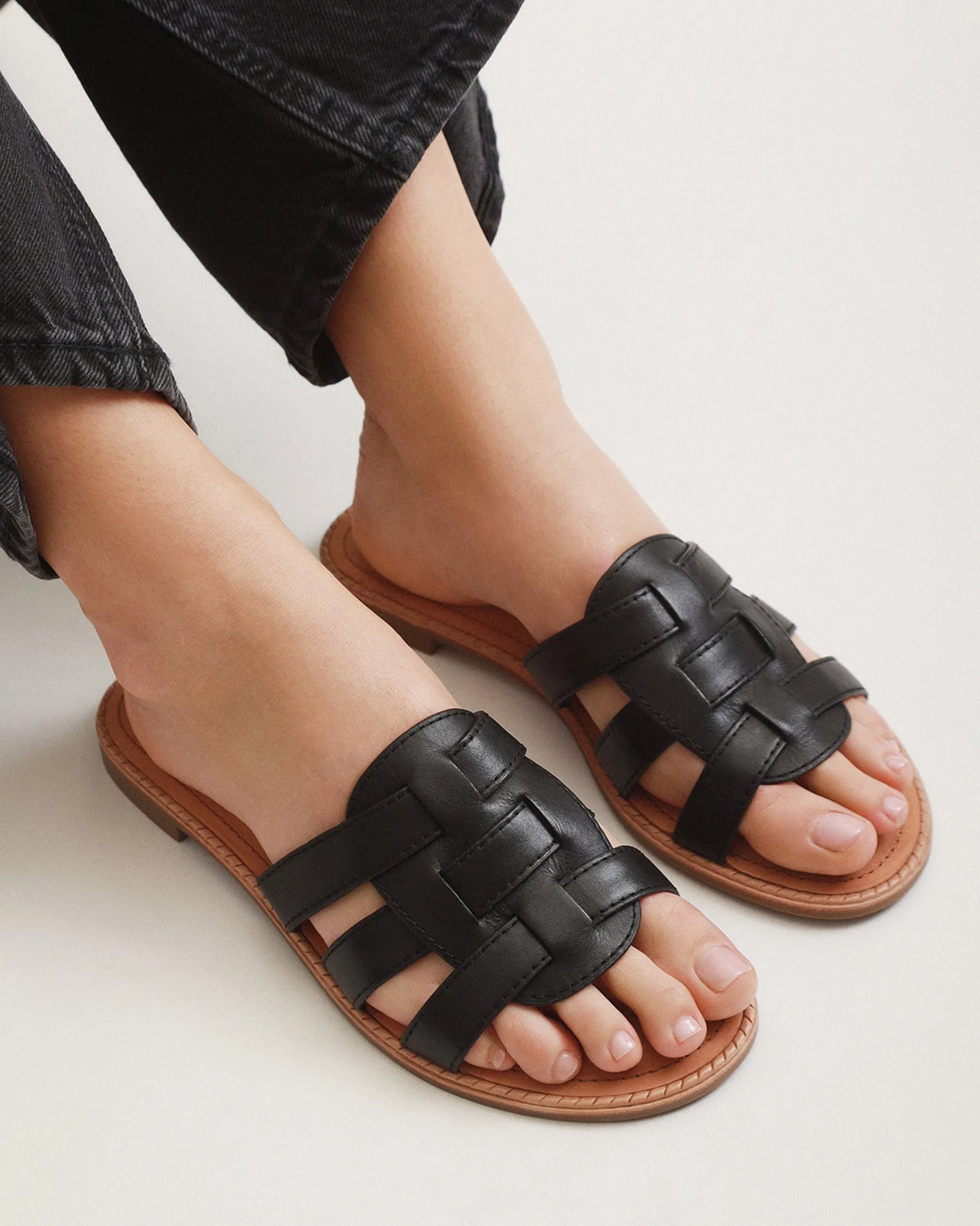 SANDALES PLATES JASPER EN CUIR NOIR
