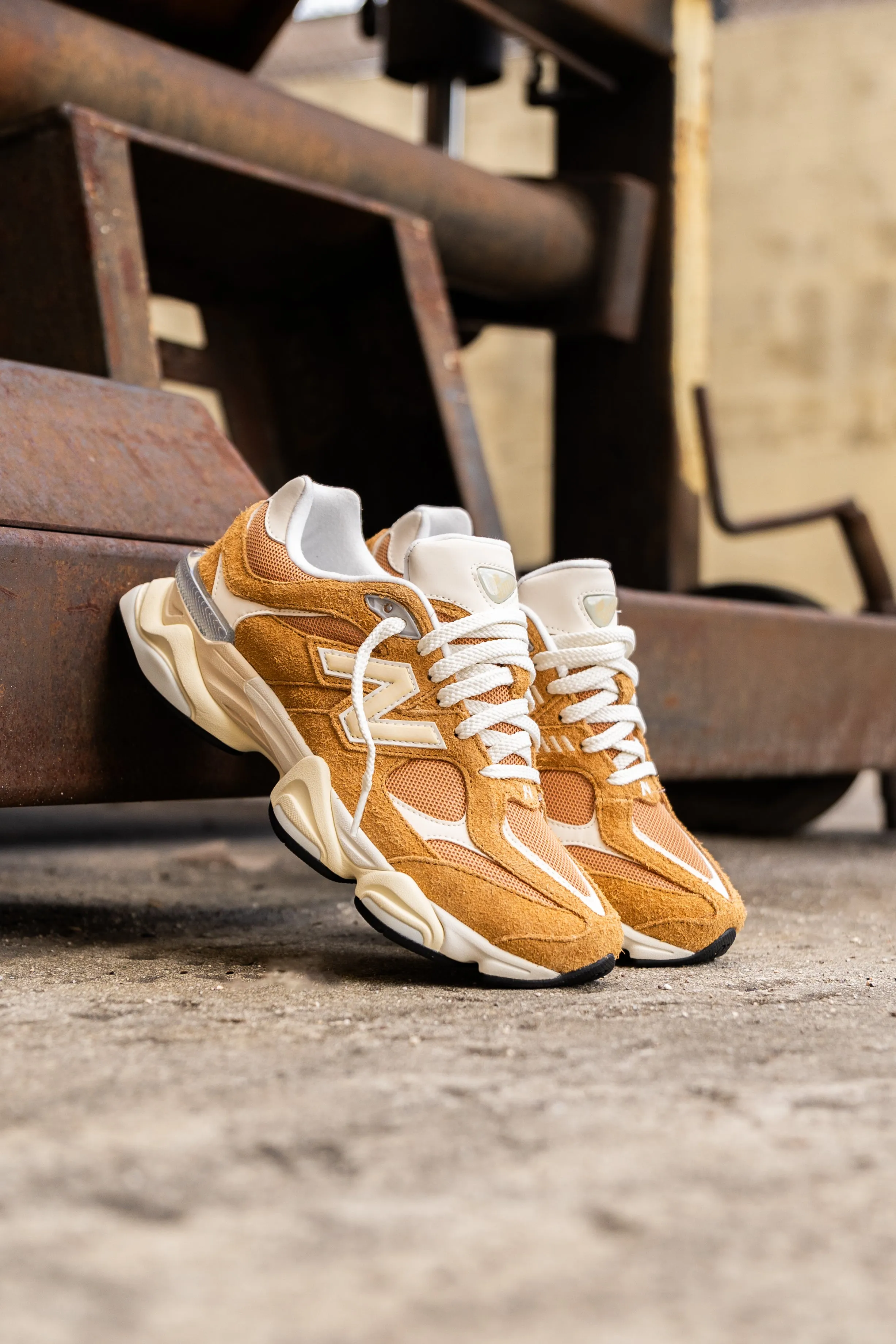 New Balance 9060 pour Homme (Beige/Beige) - U9060HMT