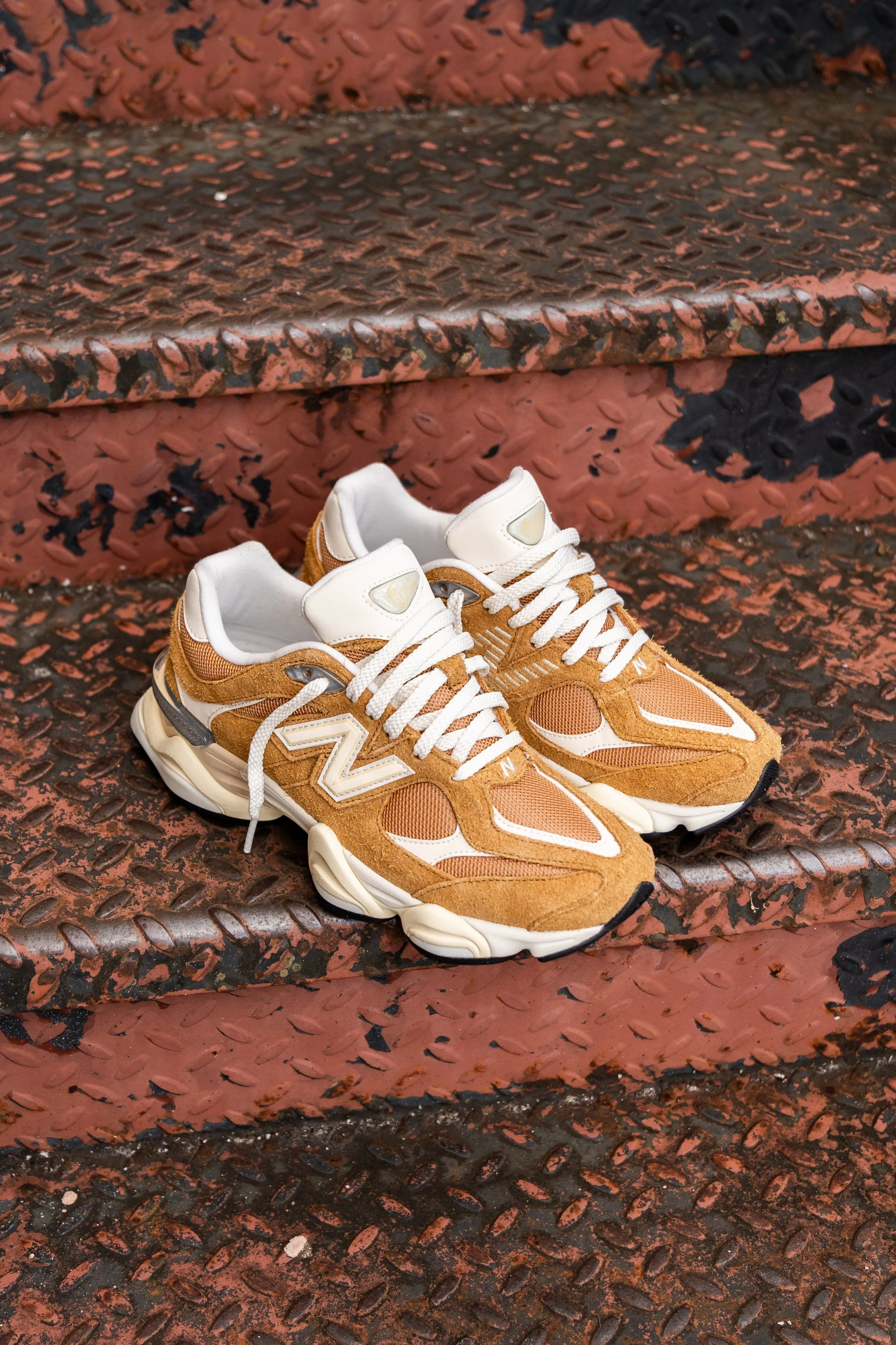 New Balance 9060 pour Homme (Beige/Beige) - U9060HMT