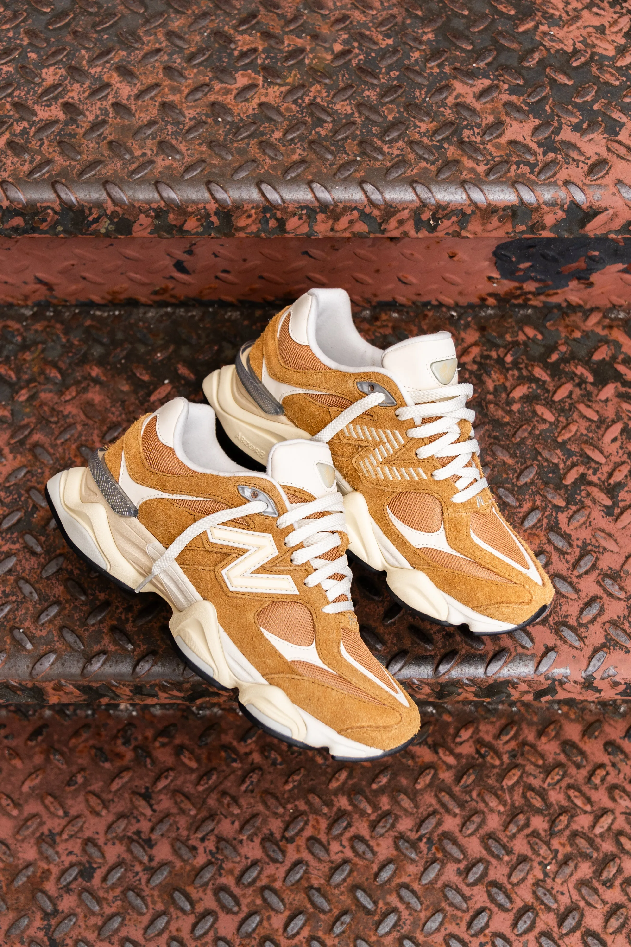 New Balance 9060 pour Homme (Beige/Beige) - U9060HMT