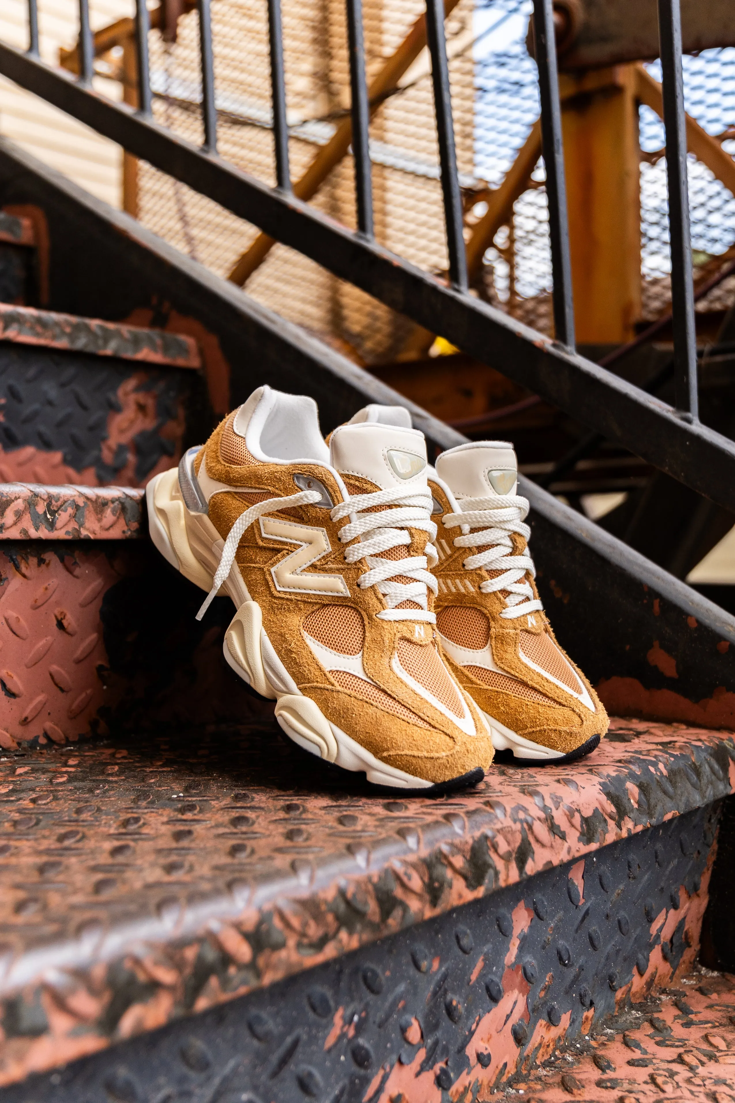 New Balance 9060 pour Homme (Beige/Beige) - U9060HMT