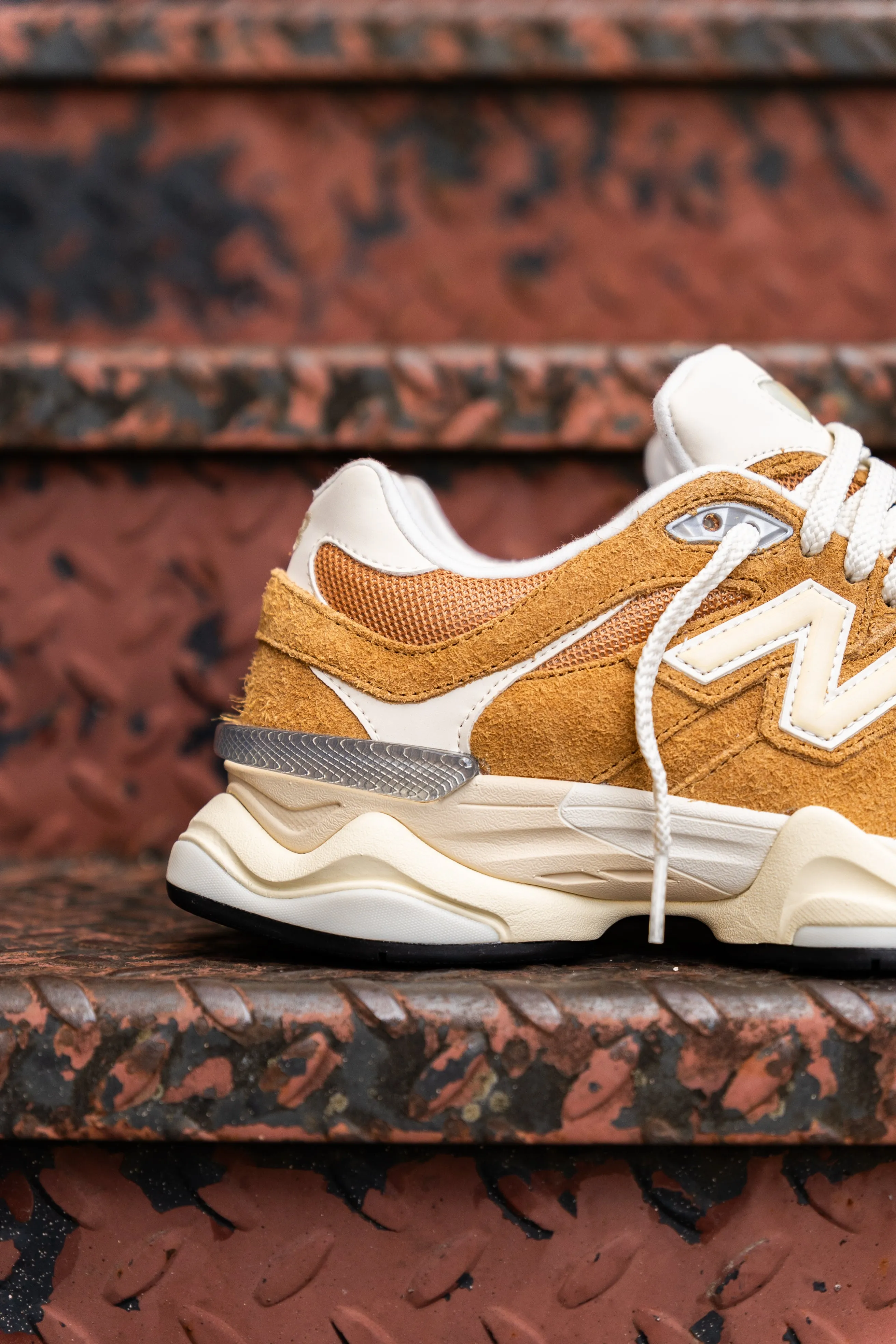 New Balance 9060 pour Homme (Beige/Beige) - U9060HMT