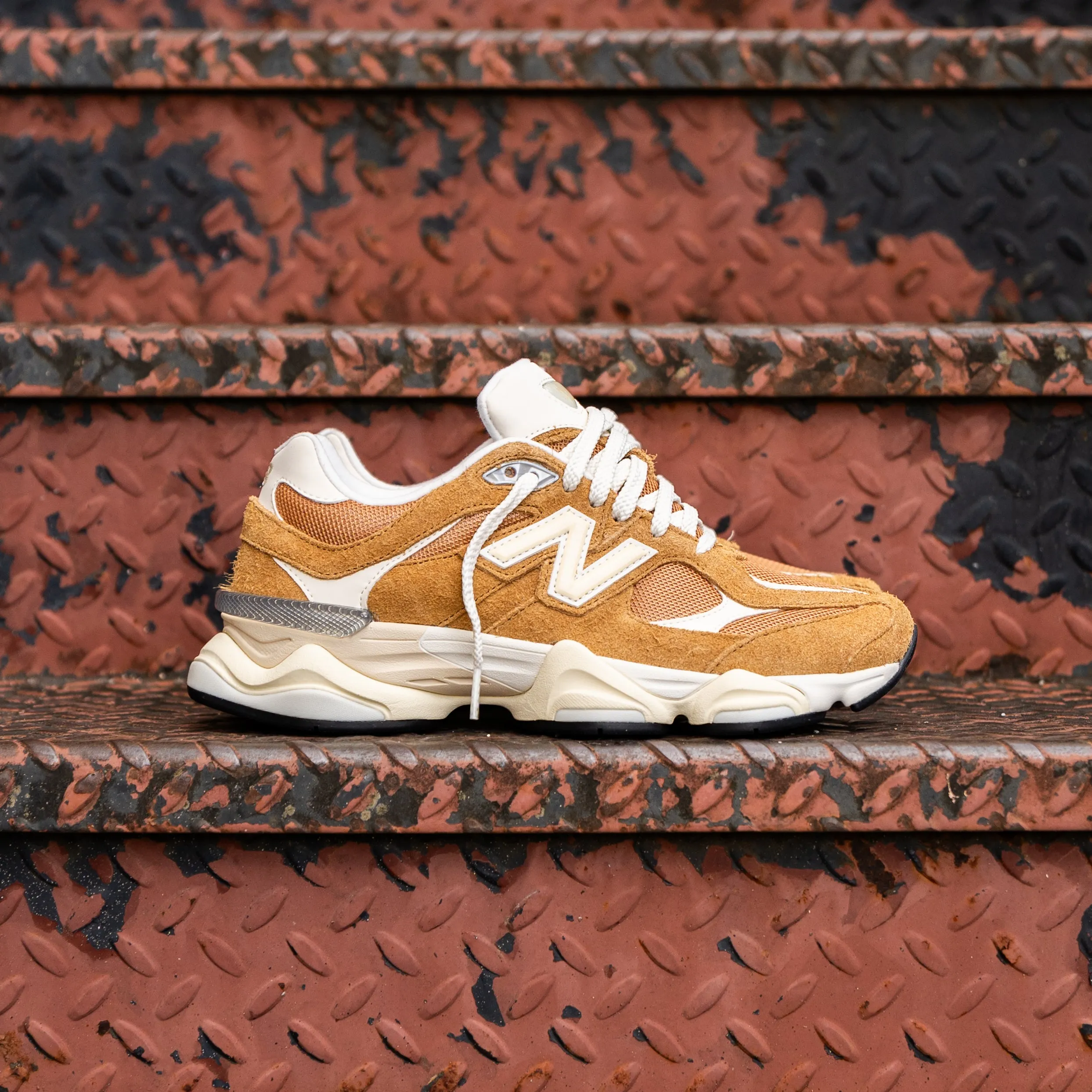 New Balance 9060 pour Homme (Beige/Beige) - U9060HMT