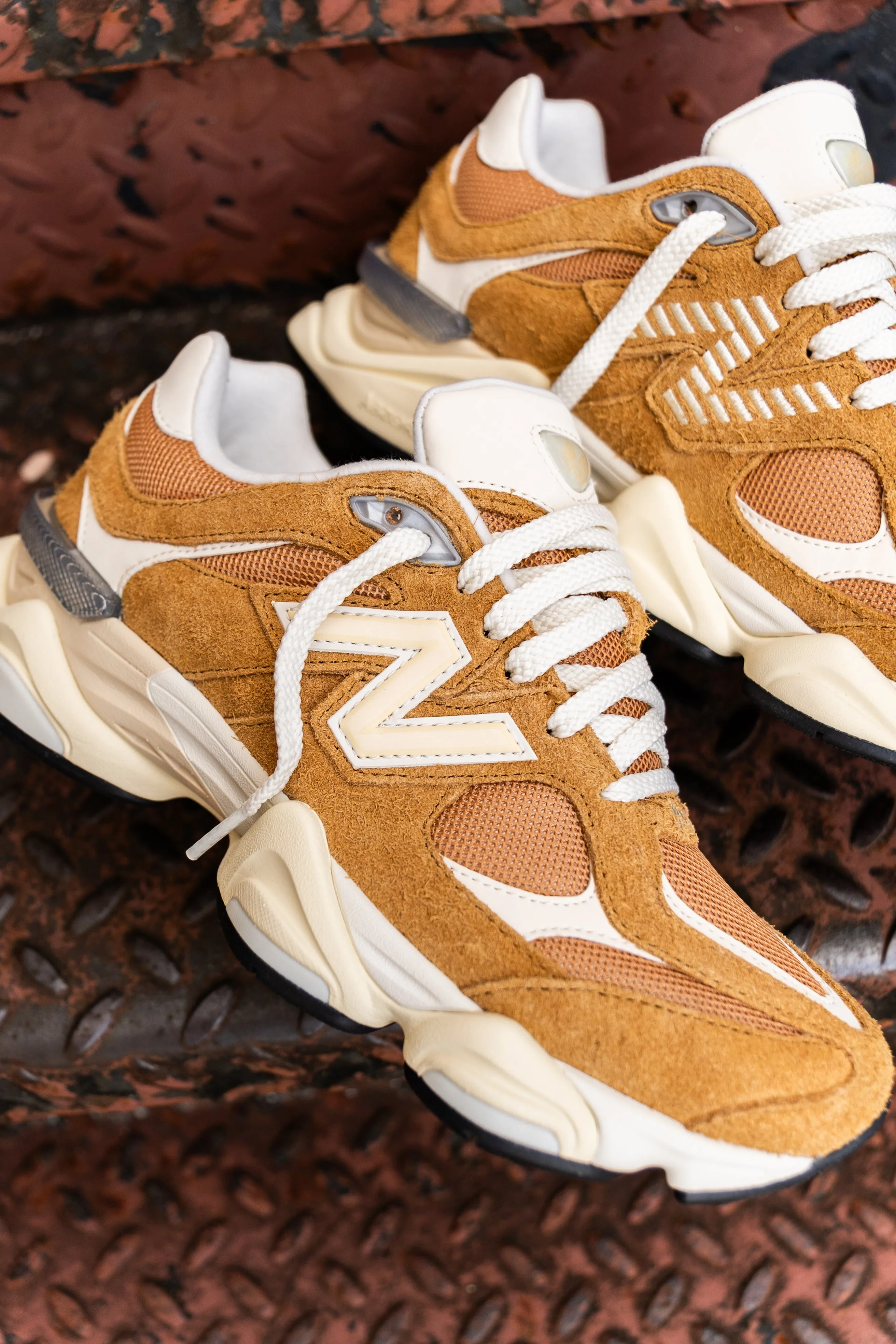 New Balance 9060 pour Homme (Beige/Beige) - U9060HMT