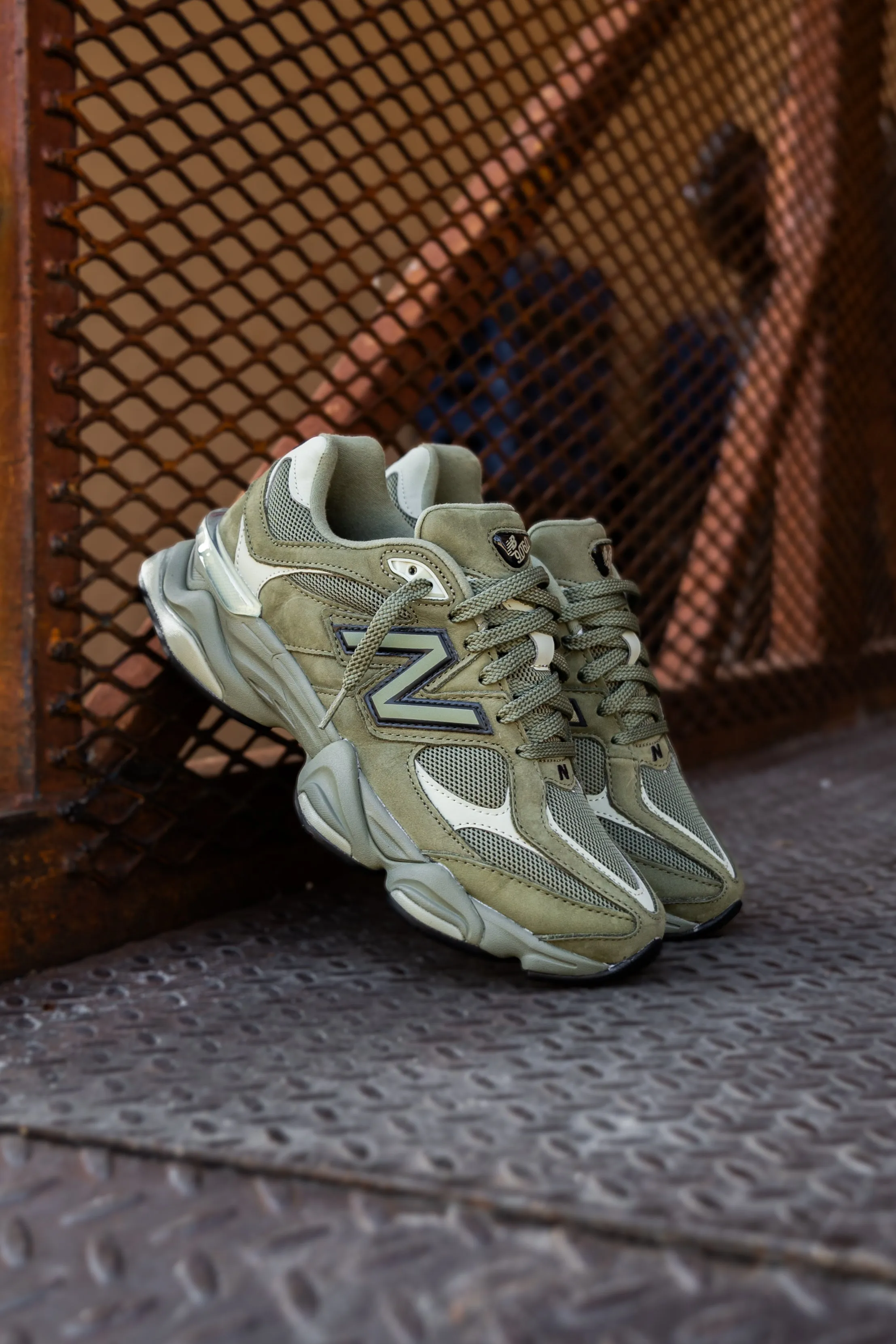 New Balance 9060 pour Homme (Vert olive foncé) - U9060ZGD