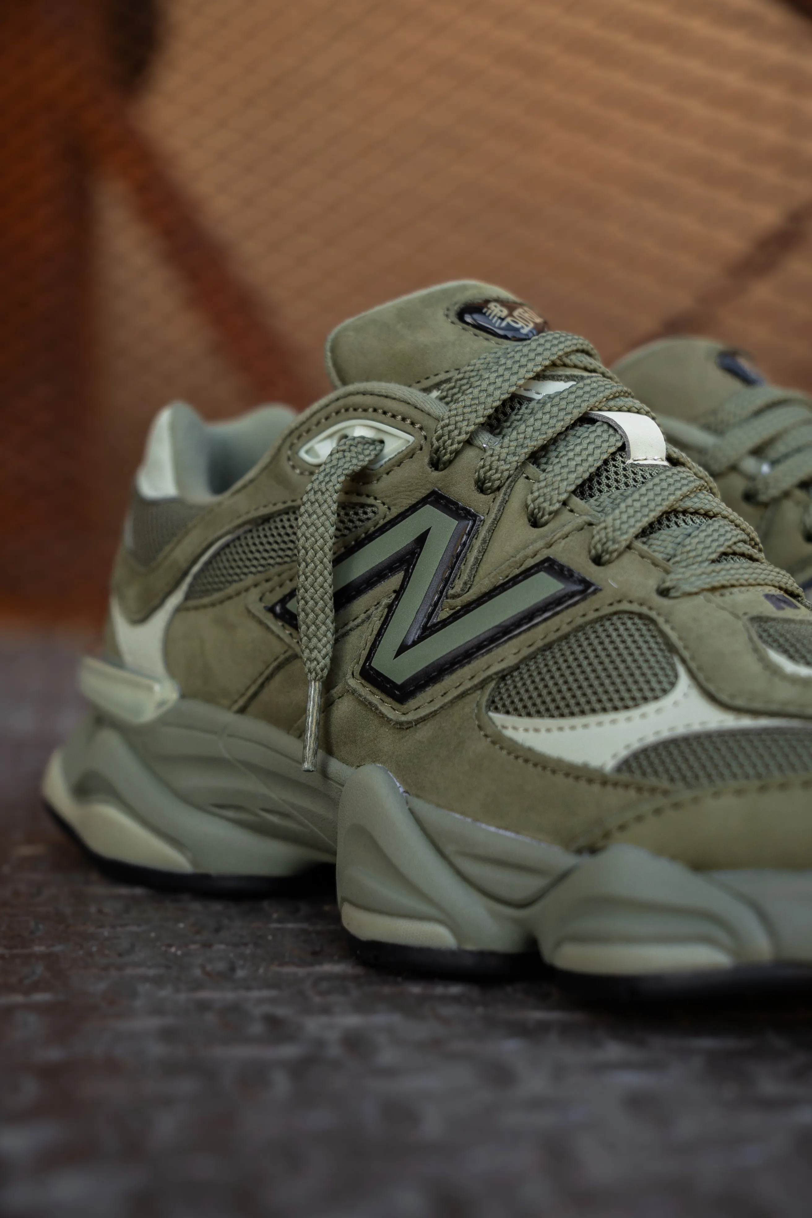 New Balance 9060 pour Homme (Vert olive foncé) - U9060ZGD