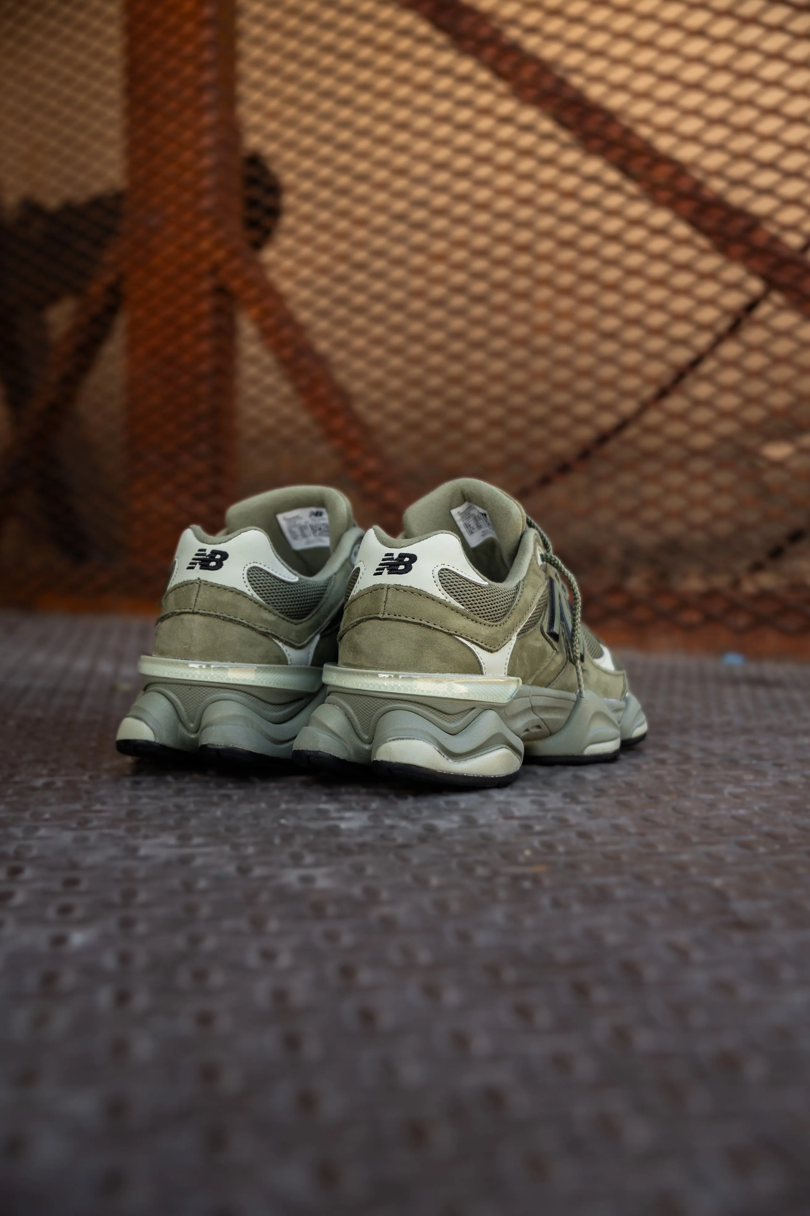 New Balance 9060 pour Homme (Vert olive foncé) - U9060ZGD