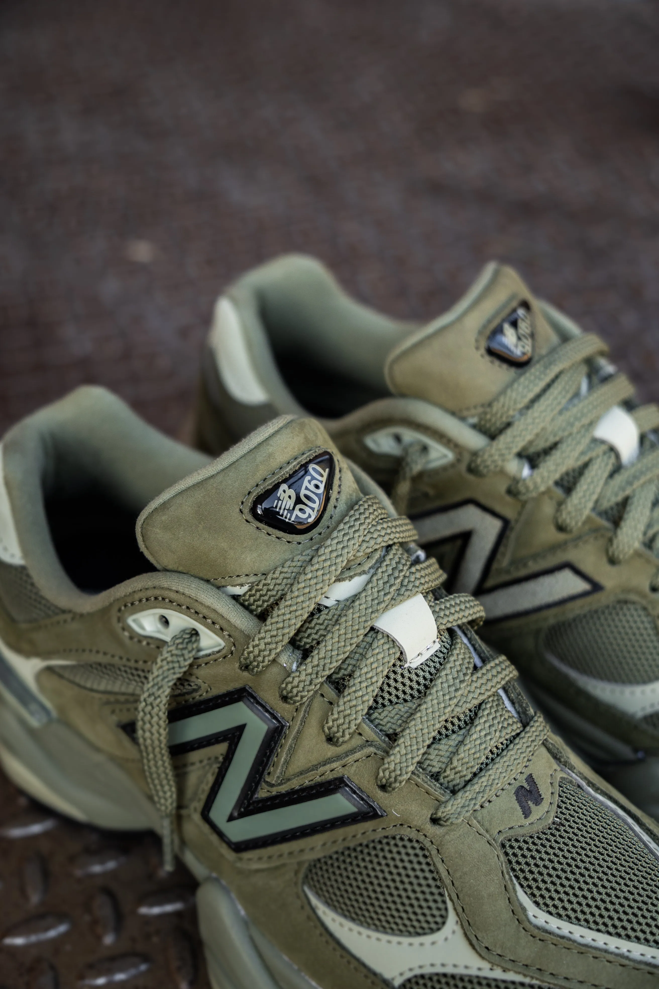 New Balance 9060 pour Homme (Vert olive foncé) - U9060ZGD