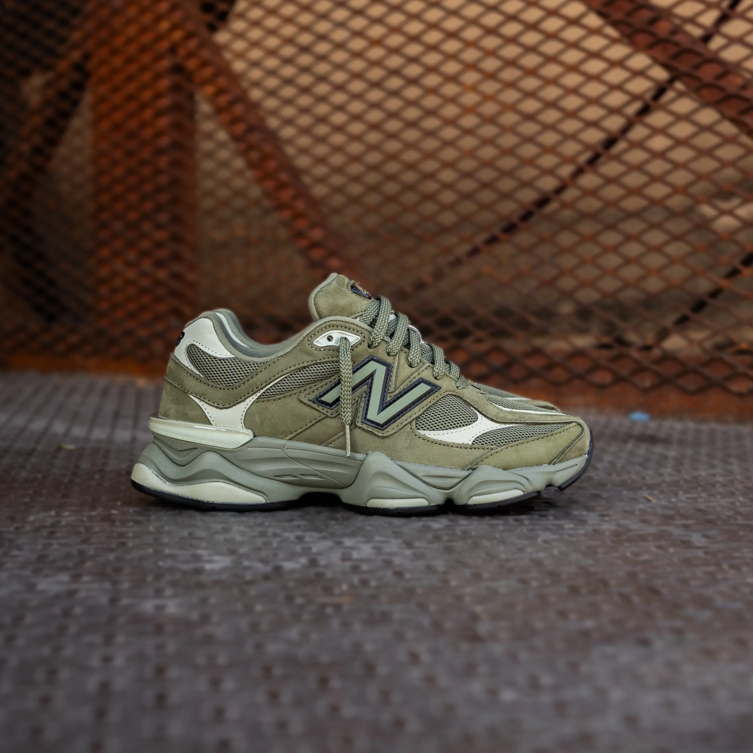 New Balance 9060 pour Homme (Vert olive foncé) - U9060ZGD
