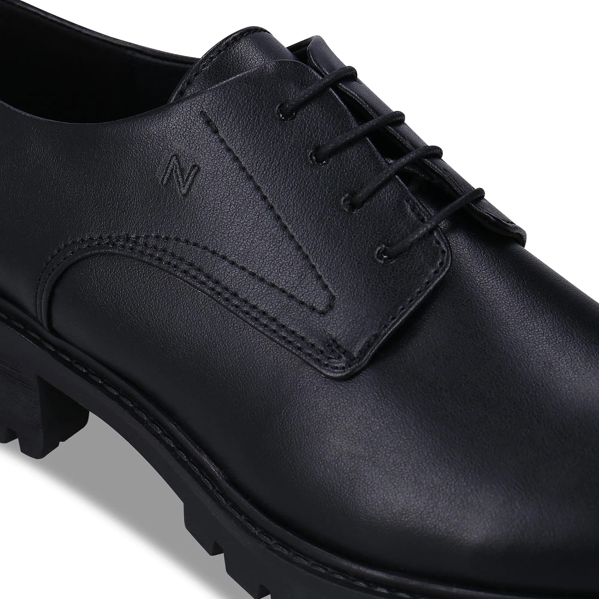 Chaussures Derby en Cuir de Pomme Végan pour Femme Moe | Noir