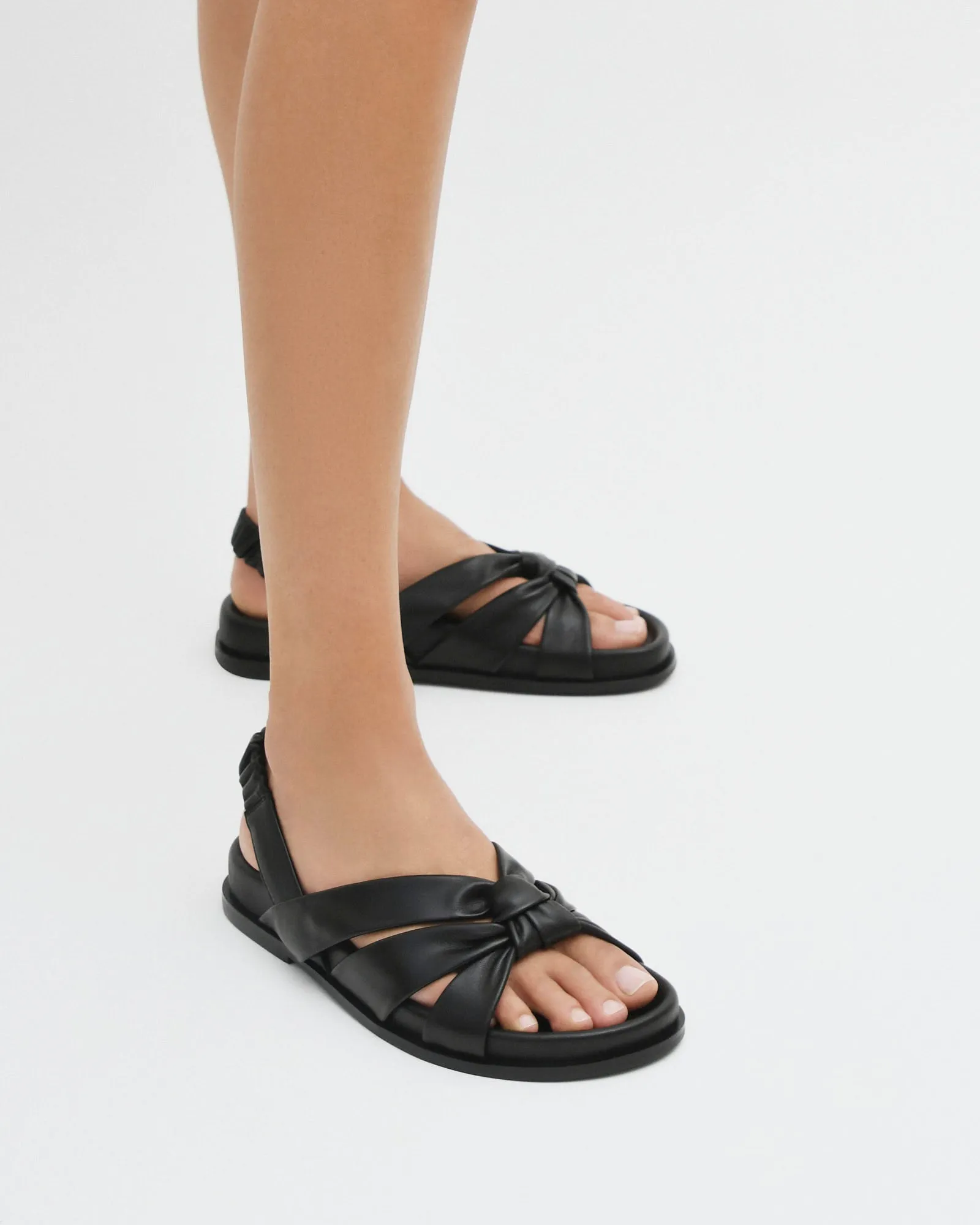 SANDALES PLATES VINCENT EN CUIR NOIR